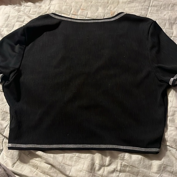 Black crop top SHEIN - Picture 2 of 3
